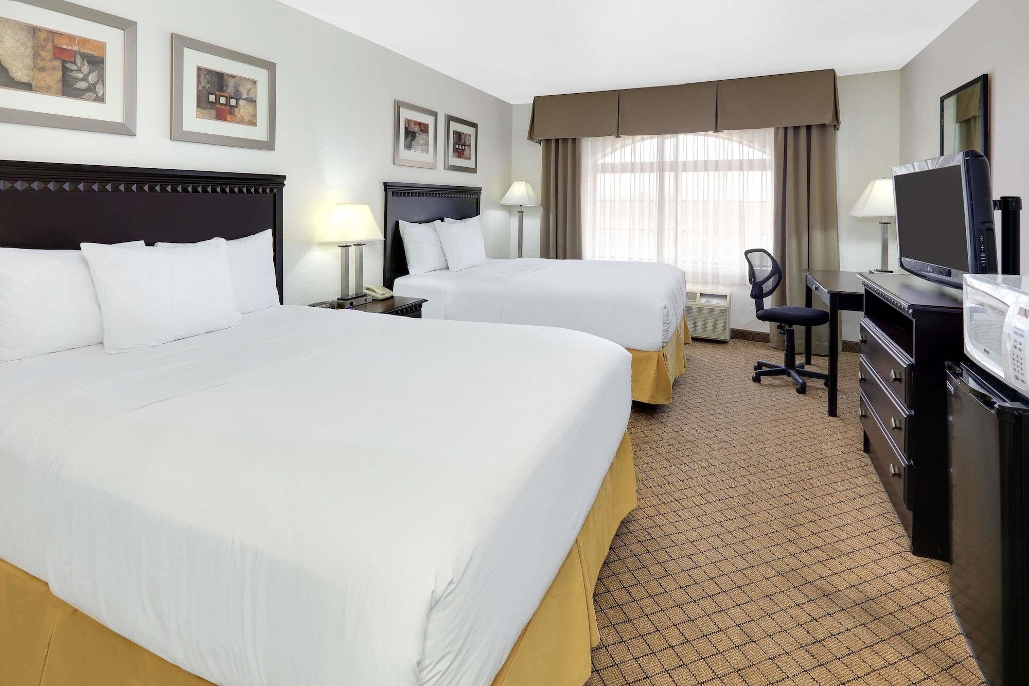Baymont By Wyndham Roswell Hotel Bagian luar foto